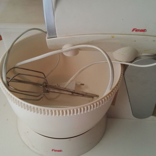 Fest Hand Mixer with Base and Rotating Bowl used, broken bowl