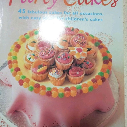 Carol Deacon's Party Cakes book like new with 45 cake designs