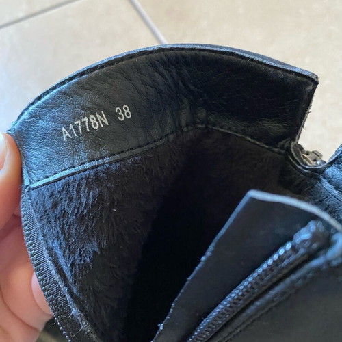 Women's black leather ankle boots size 38 like new