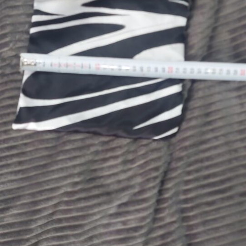 Women's crossbody bag like new with black and white pattern
