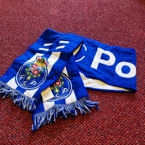 Porto collectible scarf like new, official