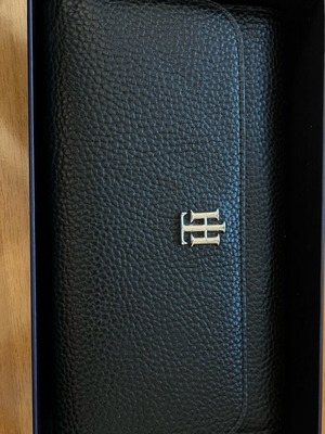 Tommy Hilfiger black leather wallet like new