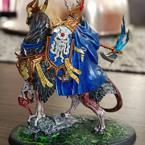 Lord-Vigilant on Gryph-stalker figure like new with magnetic base