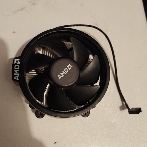 AMD Ryzen 3 2200G with integrated Vega 8 graphics like new, includes cooler