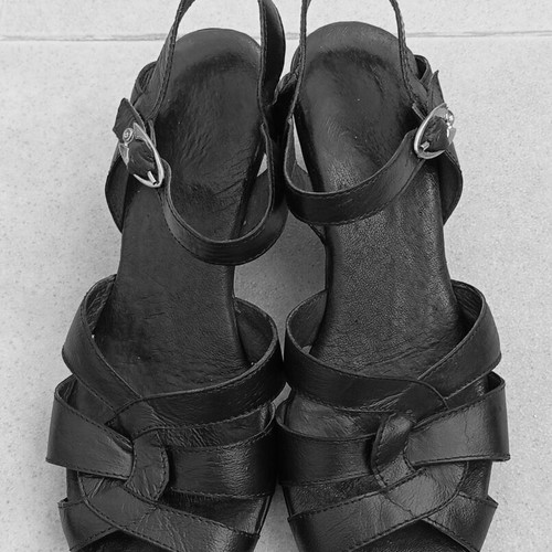 Women's black leather sandals like new, size 37, platform