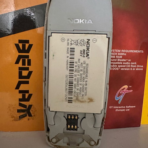 Nokia 3330 used, battery frame oxidation, gray