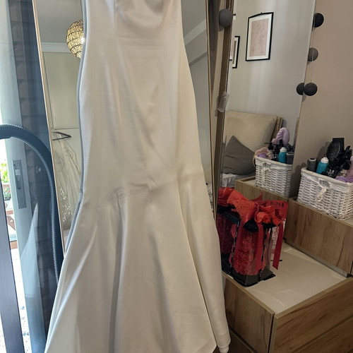 Wedding dress strapless used, size L with elegant fit