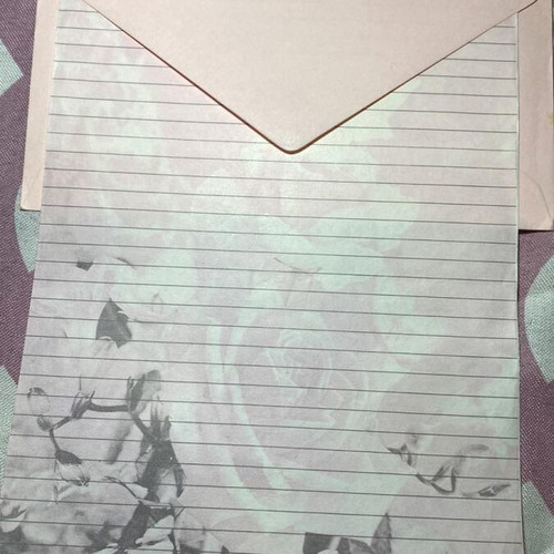 Letter writing set like new, 4 sheets with envelopes