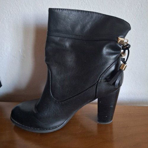 Women's boots used, black, size 39, with mark