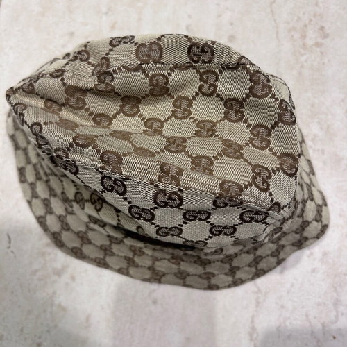 Gucci hat like new with metal details and brown lining