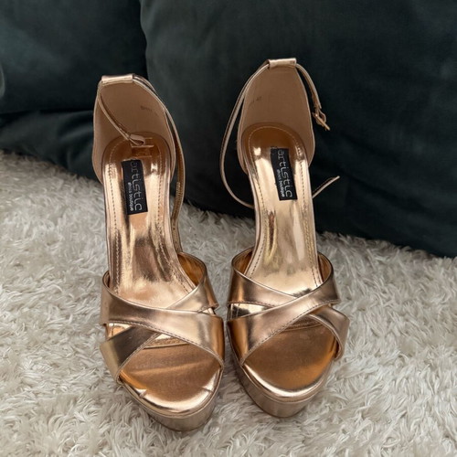 High gold sandals like new, size 40
