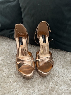 High gold sandals like new, size 40