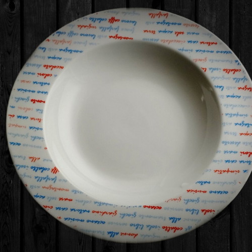 Dish set like new, 17 pieces (missing 1 soup plate)