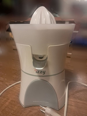 Izzy Electric Juicer like new