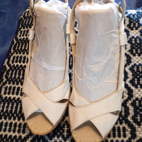 Atema summer platforms size 38, new, white leather