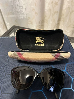 Burberry sunglasses like new