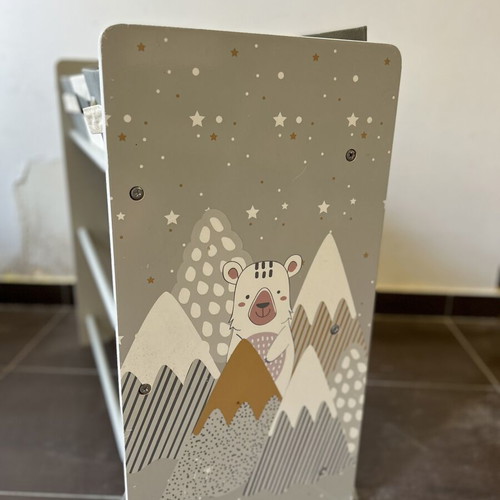 Children's storage furniture