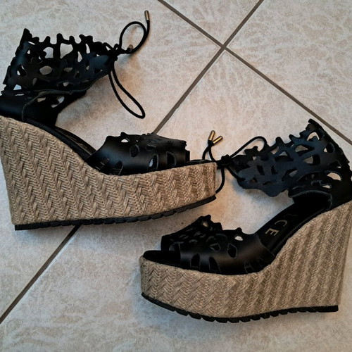 Leather platform shoes size 39 like new, black