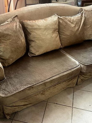 Three-seater sofa used, velvet texture 100x230x95 cm