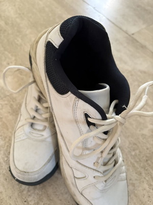 Sneakers like new, white with black details, size 44