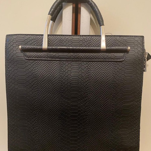 Axel black handbag like new