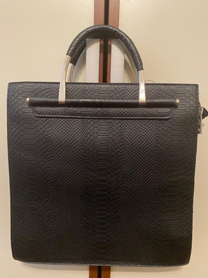 Axel black handbag like new