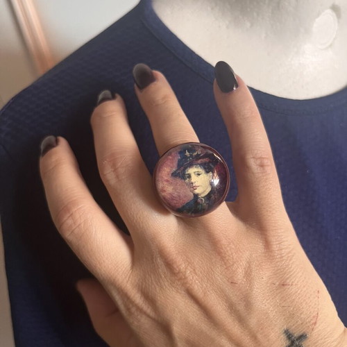 Ring used with purple color and small crack