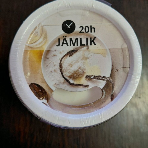 Vanilla scented candle 20 hours new