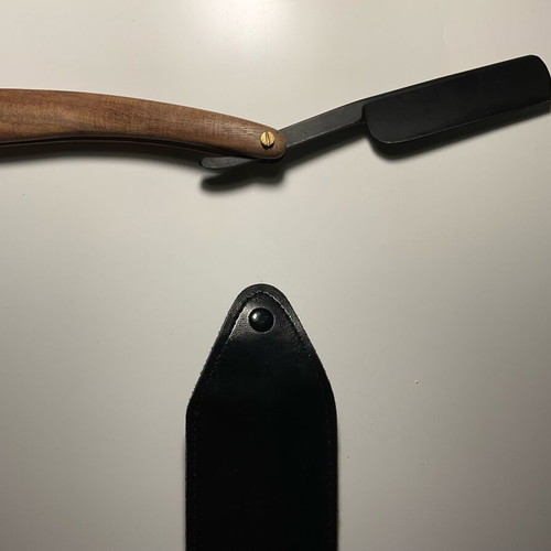 Straight Razor with Leather Case and Wooden Handle new