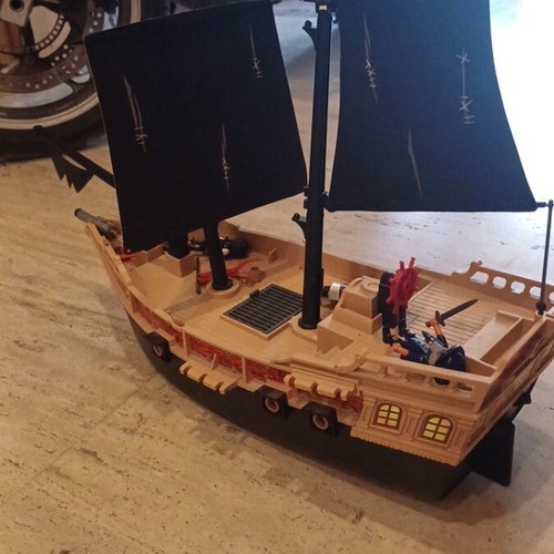 Playmobil Pirate Ship 6678 used with broken mast