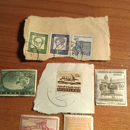 Old stamps used, pack of 8 pieces