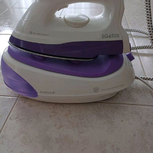Singer iron used, no steam function
