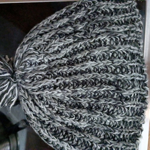 Knit cap used, size L, black and gray