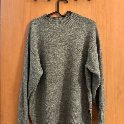 H&M sweater used, gray, size medium-large