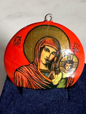 Hand-painted miniature pendant like new, Virgin Mary with Christ 1990s