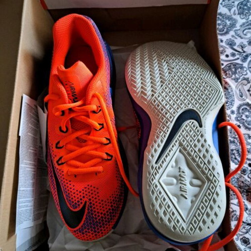 Nike Infuriate αθλητικά παπούτσια σαν καινούργιο, νούμερο 39, μαύρο και κόκκινο