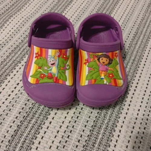 Crocs slippers size C6-7 22-24, purple