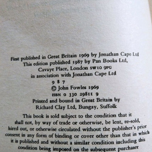 The French Lieutenant's Woman used book in Greek