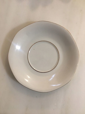 International Porcelain οκτάγωνο πιατάκι πορσελάνης σε λευκό με διπλό χρυσό περίγραμμα