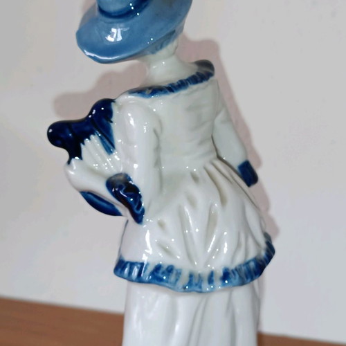 Vintage porcelain decorative Granny's figurines in excellent condition