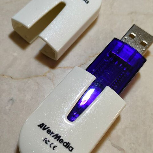 AVerMedia MR 800 USB Radio like new