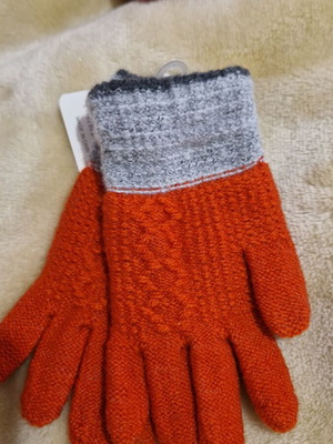 Children's gloves new for ages 3-7, red and orange