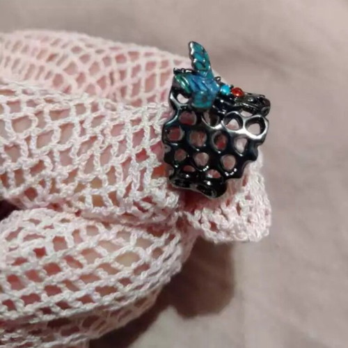 Honeycomb Ring with Bee new, black and blue enamel