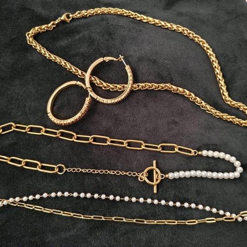 Faux jewellery like new, gold-colored, all together