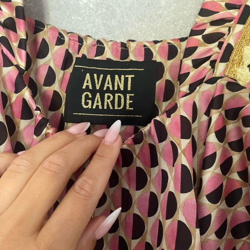 Avant Garde women's short top like new, size M, black and pink