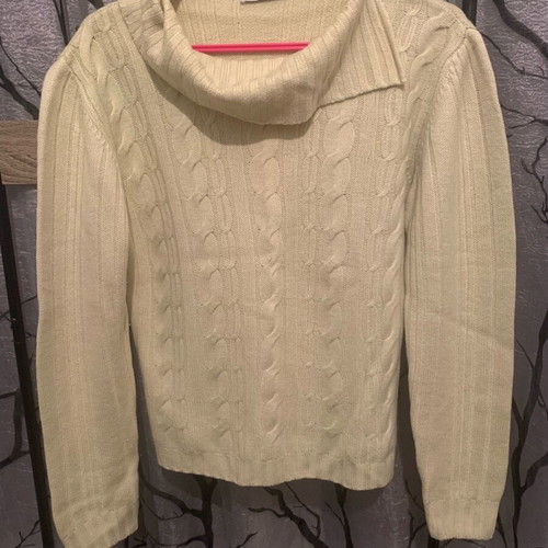 Wool sweater like new, lime color, special neckline cut, made in Italy