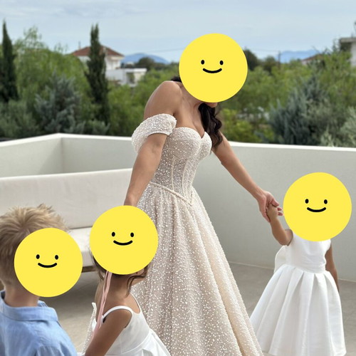 Primalicia wedding dress like new with detachable sleeves and train