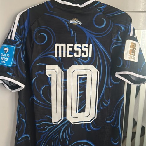 Argentina Messi Adidas jersey like new, size L, World Cup 2026