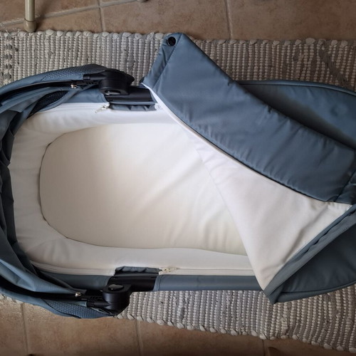 Cybex Melio Gold baby carrycot like new, Ocean Blue