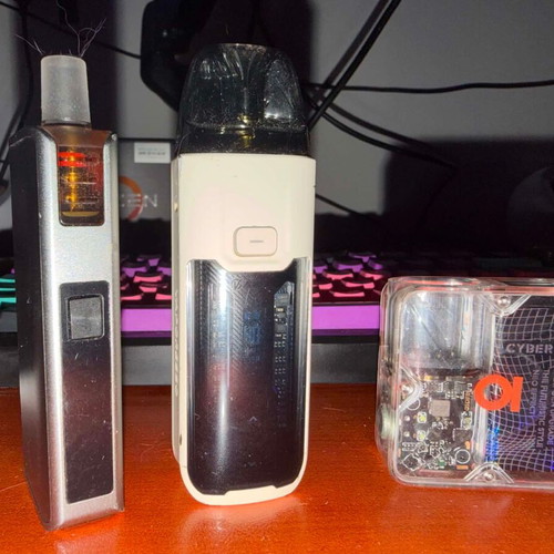 Aspire Cyber X, Vaporesso Luxe XR and Apex electronic cigarettes used